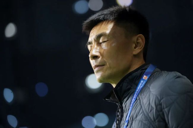 日本男狂揉吃奶胸60分钟