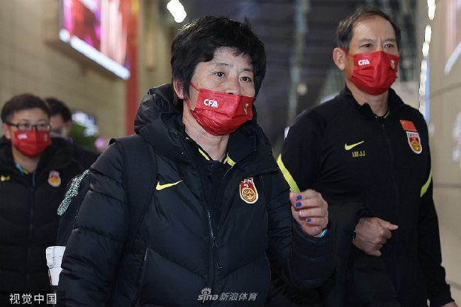 脱了小裙子扒了小内裤视频