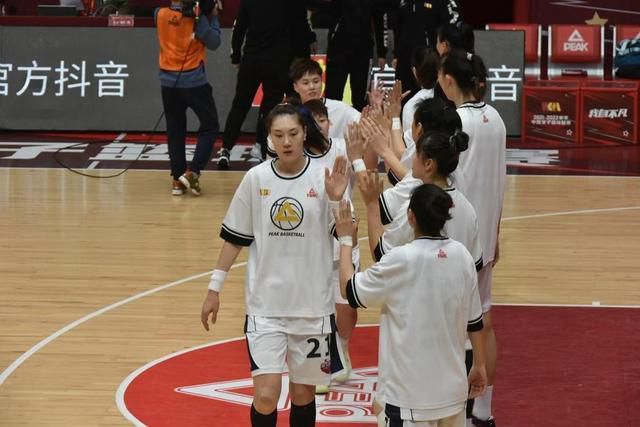 女教师淫辱的教室